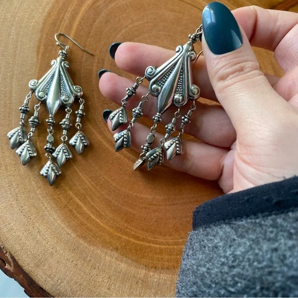 🖤5/$20 Silver Dangly Ornate Earrings - Picture 4 of 6